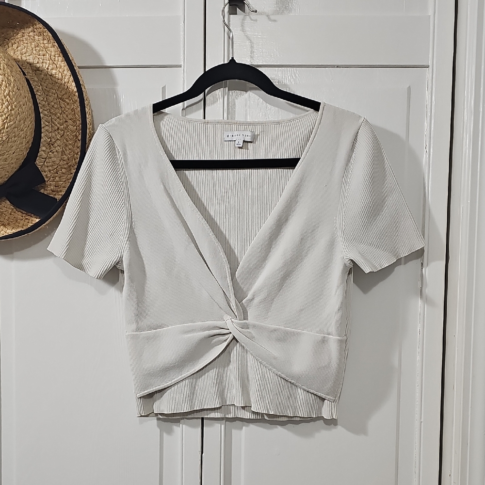 Gianni Bini Cream Twist-Front Ribbed V-Neck Crop Top